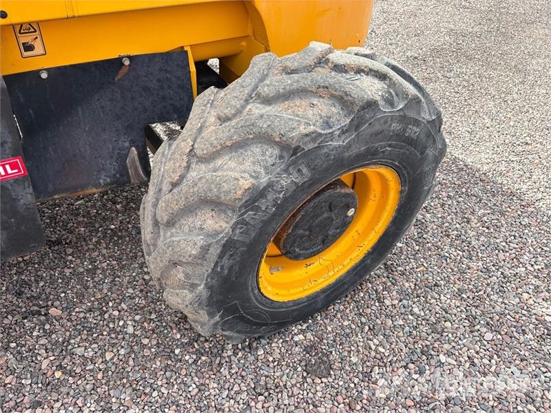 JCB 940 8000 lb 4x2 Rough Terrain Forklift Tereptargonca