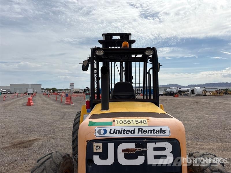 JCB 940 8000 lb 4x2 Rough Terrain Forklift Tereptargonca
