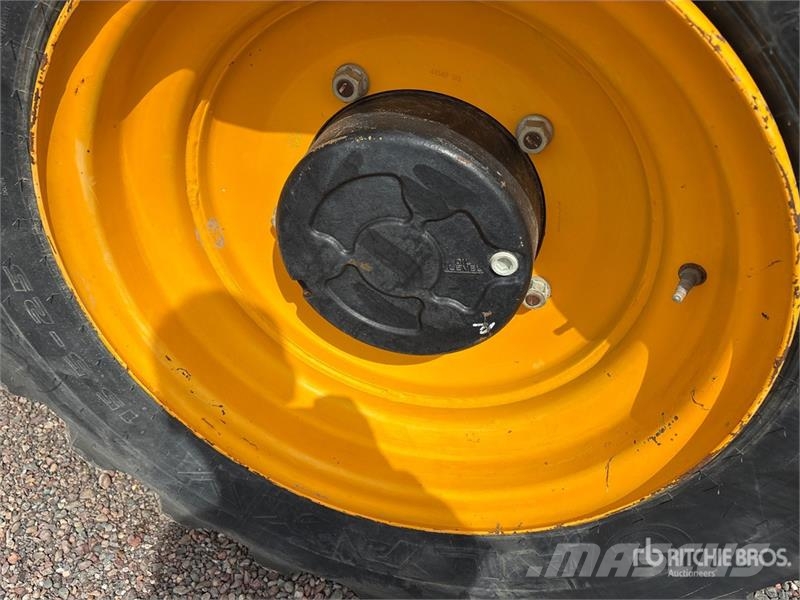 JCB 940 8000 lb 4x2 Rough Terrain Forklift Tereptargonca