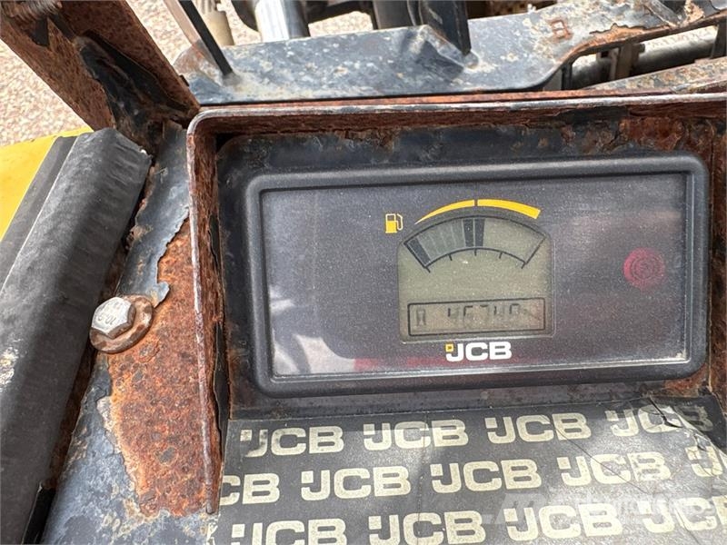 JCB 940 8000 lb 4x2 Rough Terrain Forklift Tereptargonca
