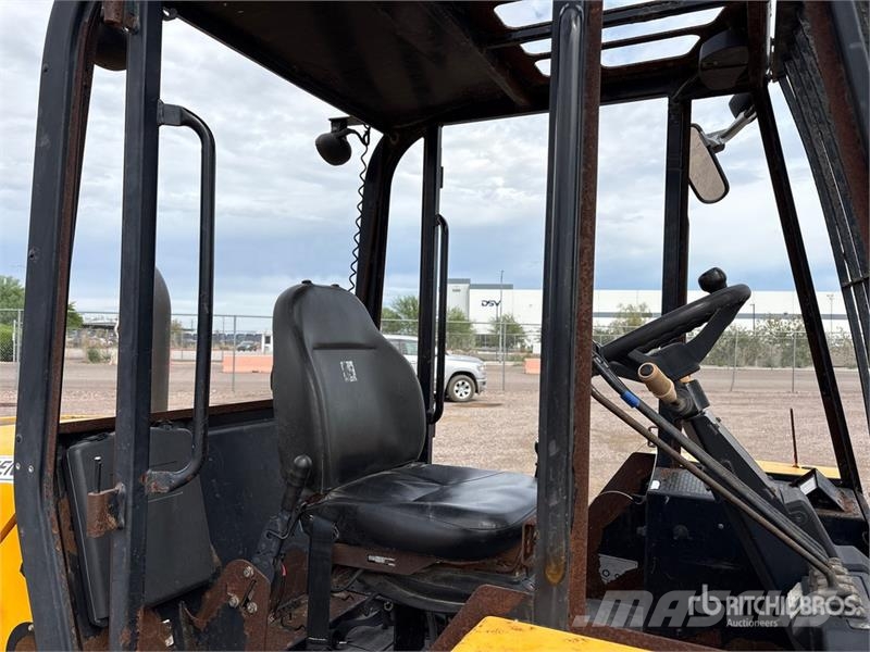 JCB 940 8000 lb 4x2 Rough Terrain Forklift Tereptargonca