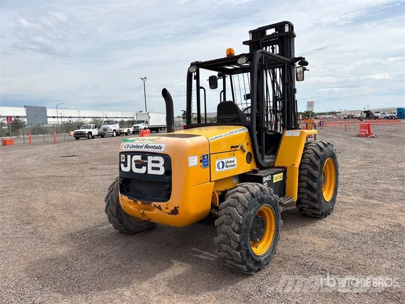 JCB 940 8000 lb 4x2 Rough Terrain Forklift Tereptargonca