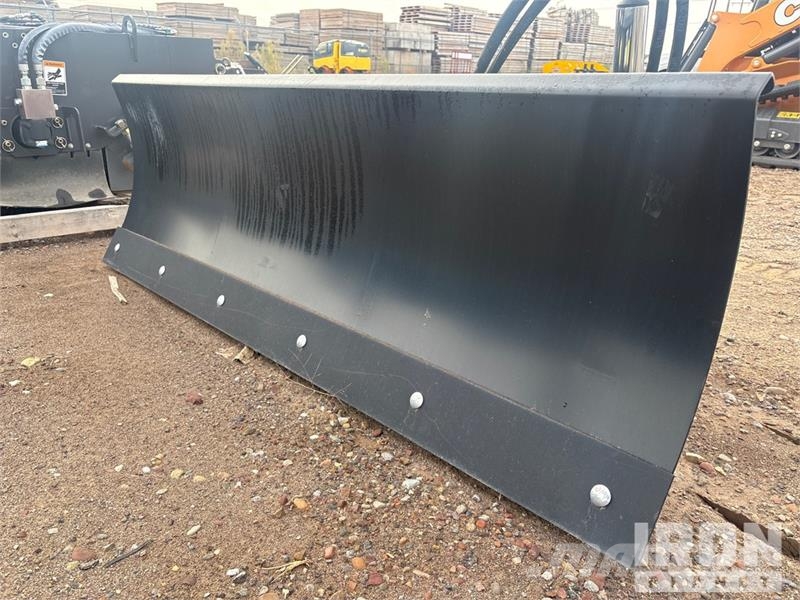 JCB SBM72 72 in Skid Steer Snow Pusher Hóeltakarítók