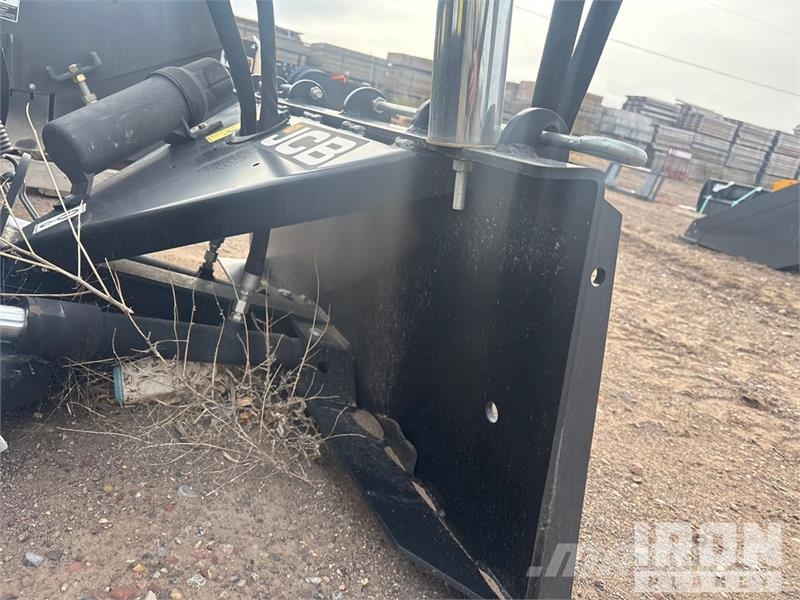 JCB SBM72 72 in Skid Steer Snow Pusher Hóeltakarítók