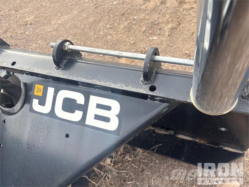 JCB SBM72 72 in Skid Steer Snow Pusher Hóeltakarítók
