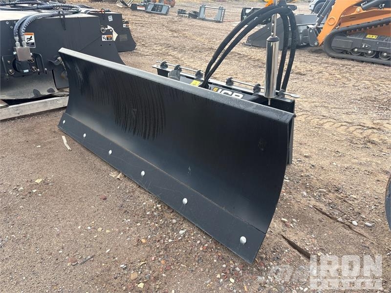 JCB SBM72 72 in Skid Steer Snow Pusher Hóeltakarítók