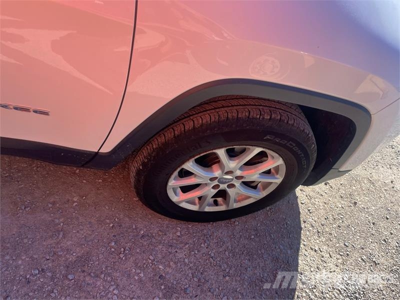 Jeep Cherokee 4x4 SUV Avtomobili