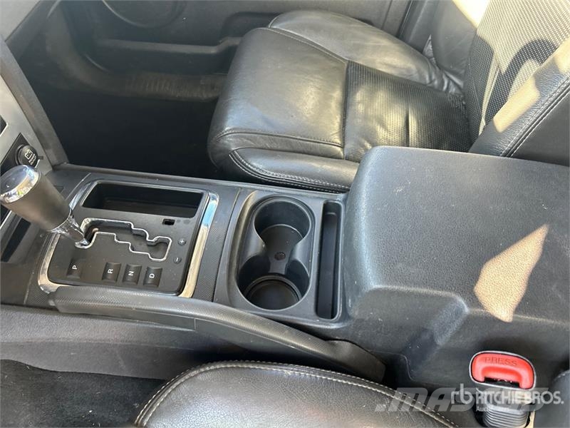 Jeep Commander 汽车