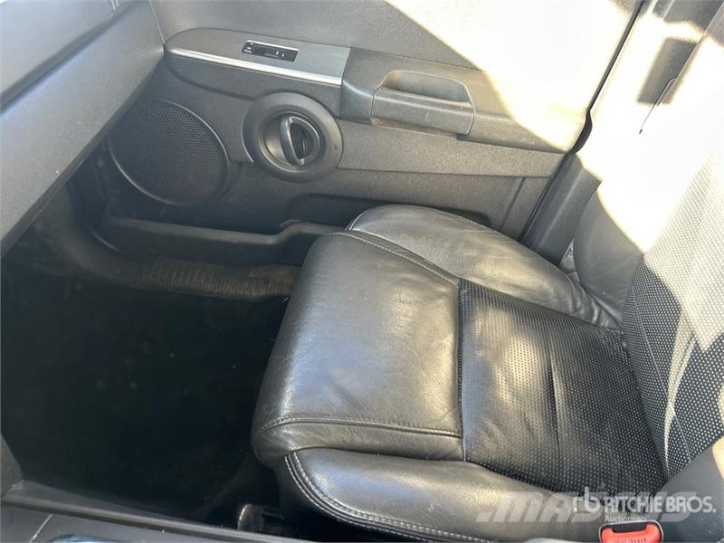Jeep Commander 汽车