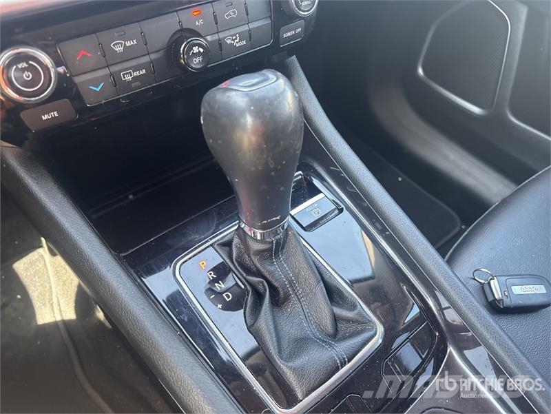 Jeep Compass Latitude 2WD SUV Biler