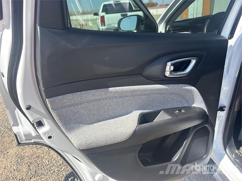 Jeep Compass Latitude 2WD SUV Biler