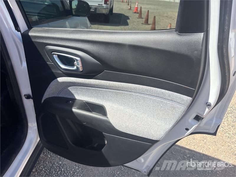 Jeep Compass Latitude 2WD SUV Biler