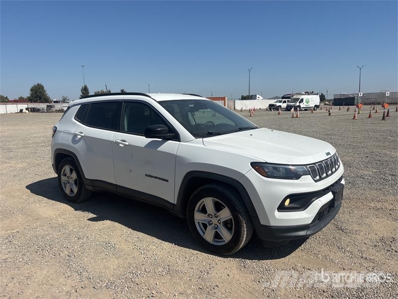 Jeep Compass Latitude 2WD SUV Biler