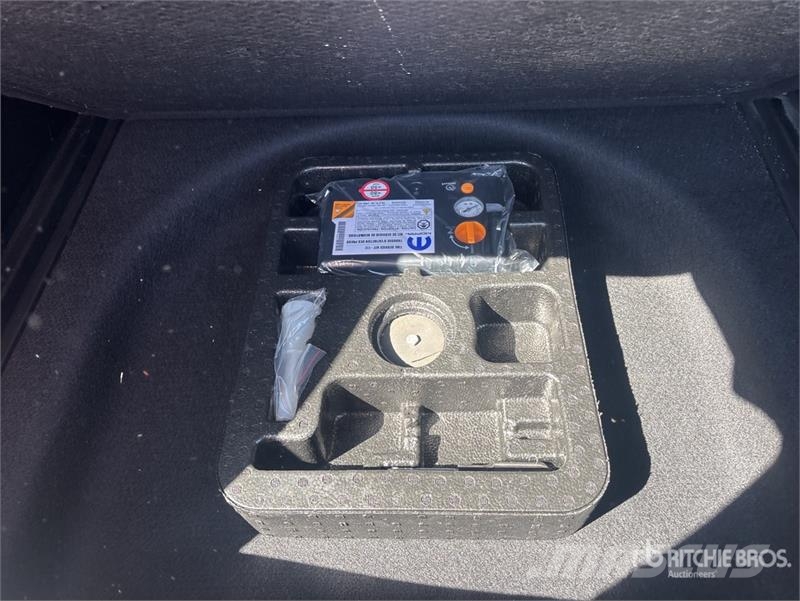 Jeep Compass Latitude 2WD SUV Biler