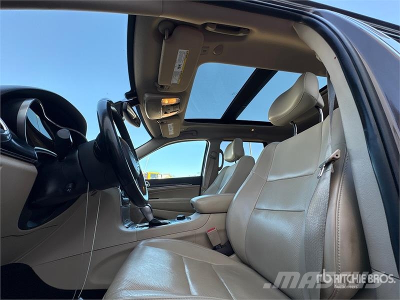Jeep Grand Cherokee Limited 4WD SUV Avtomobili