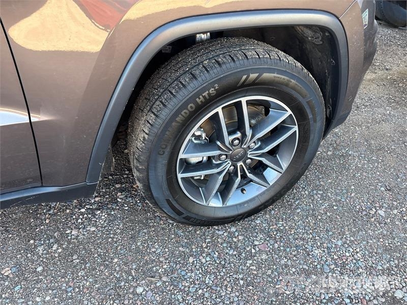 Jeep Grand Cherokee Limited 4WD SUV Avtomobili