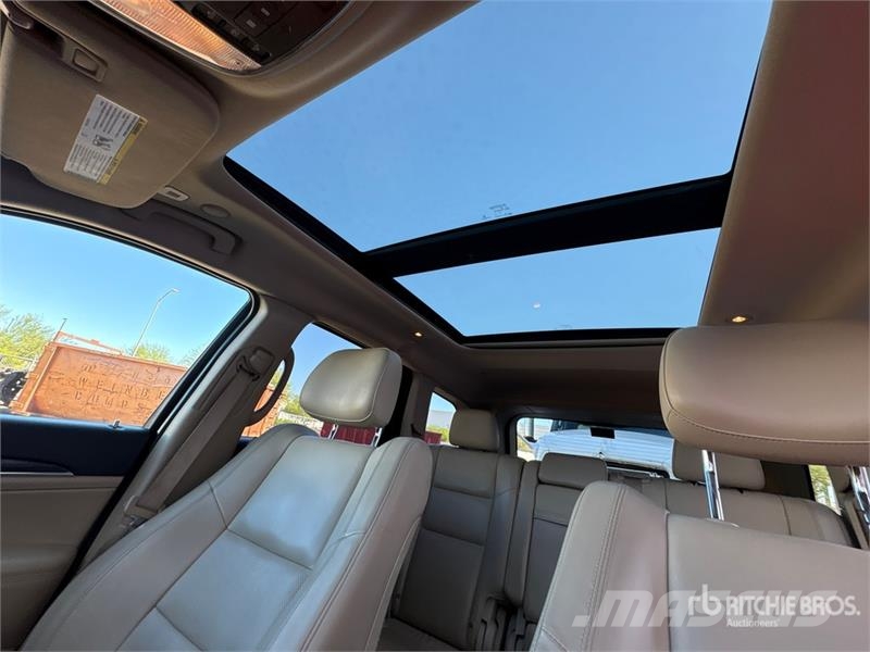Jeep Grand Cherokee Limited 4WD SUV Avtomobili