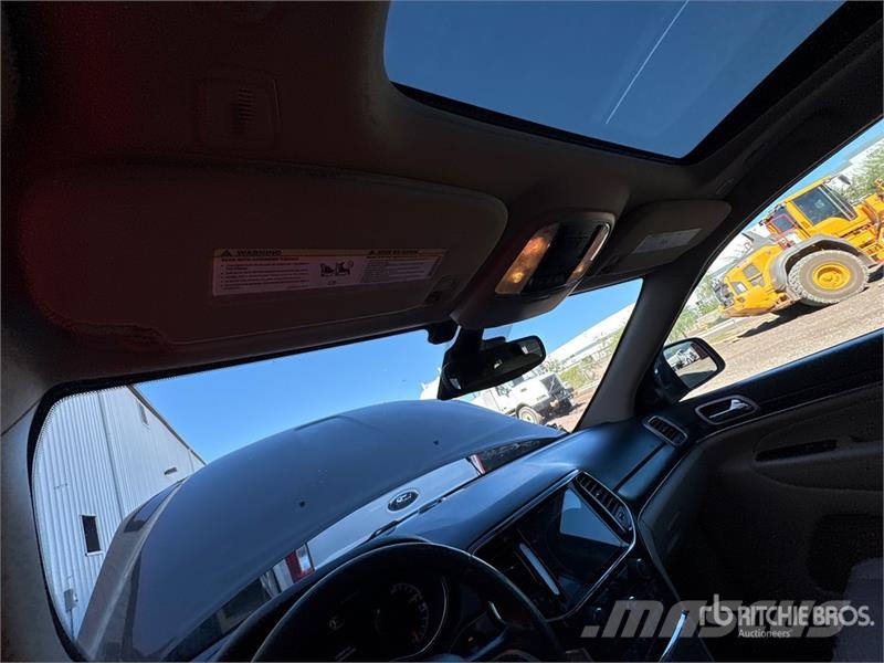 Jeep Grand Cherokee Limited 4WD SUV Avtomobili