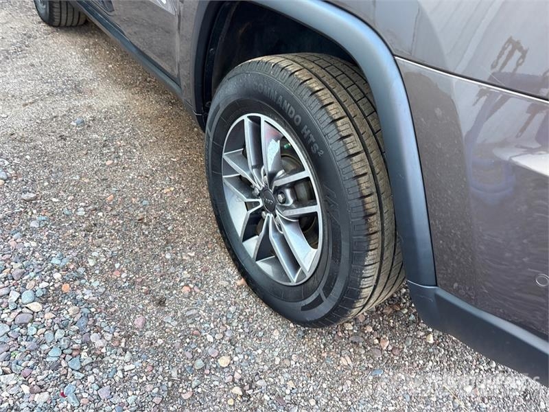 Jeep Grand Cherokee Limited 4WD SUV Avtomobili
