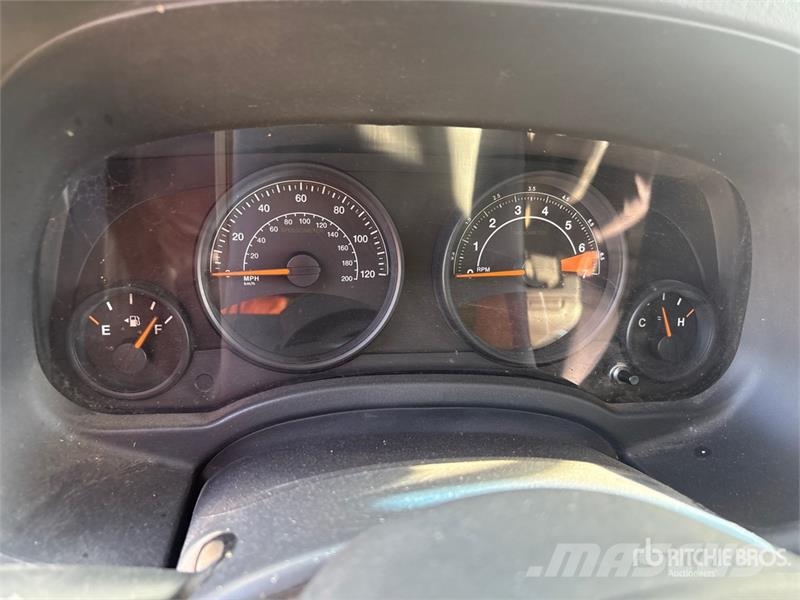 Jeep Patriot Sport 2WD SUV Avtomobili