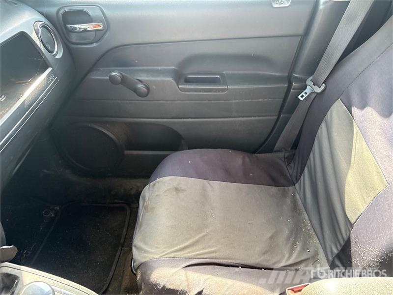 Jeep Patriot Sport 2WD SUV Avtomobili