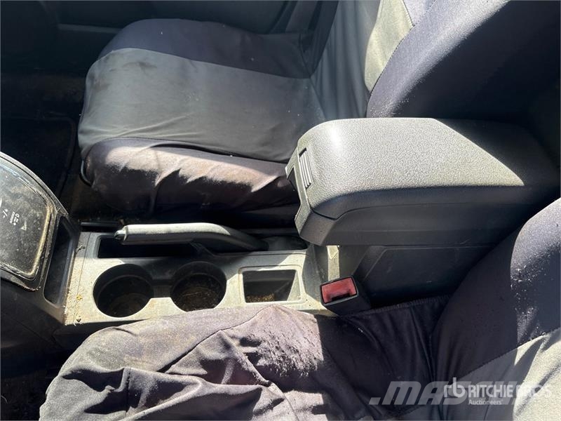 Jeep Patriot Sport 2WD SUV Avtomobili