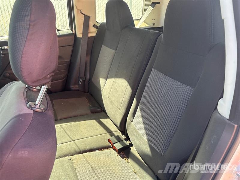 Jeep Patriot Sport 2WD SUV Avtomobili