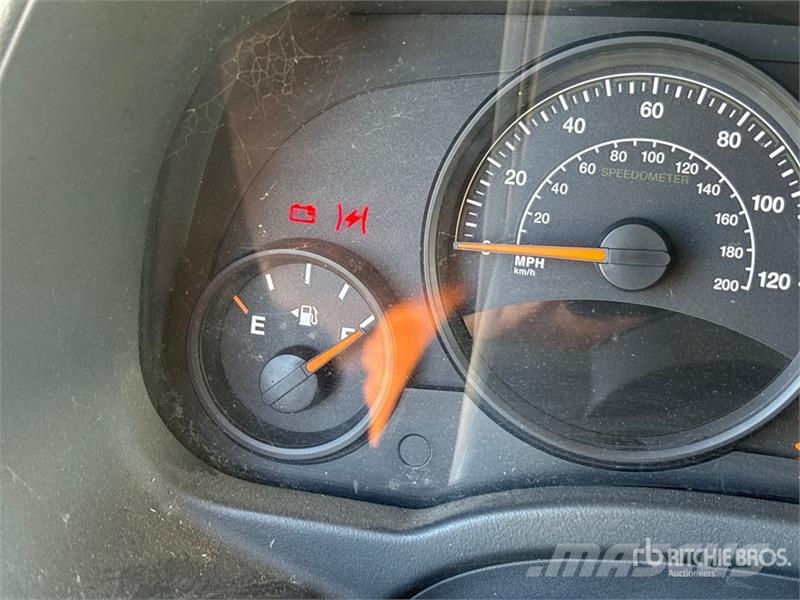 Jeep Patriot Sport 2WD SUV Avtomobili