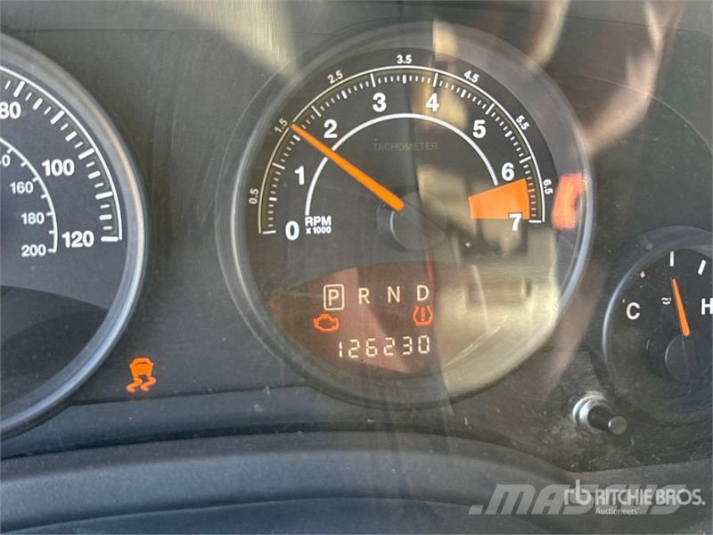 Jeep Patriot Sport 2WD SUV Avtomobili