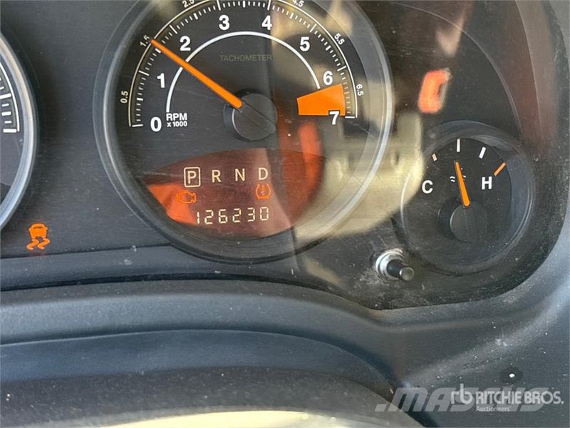 Jeep Patriot Sport 2WD SUV Avtomobili