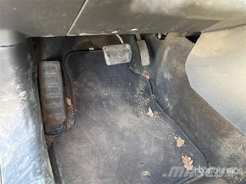 Jeep Patriot Sport 2WD SUV Avtomobili