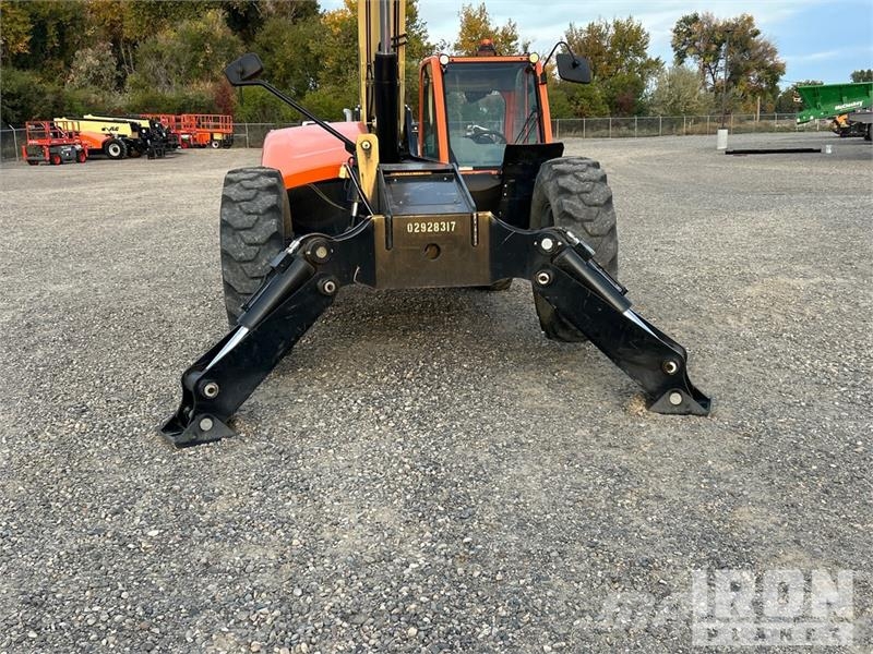 JLG 1055 مناولات متداخلة