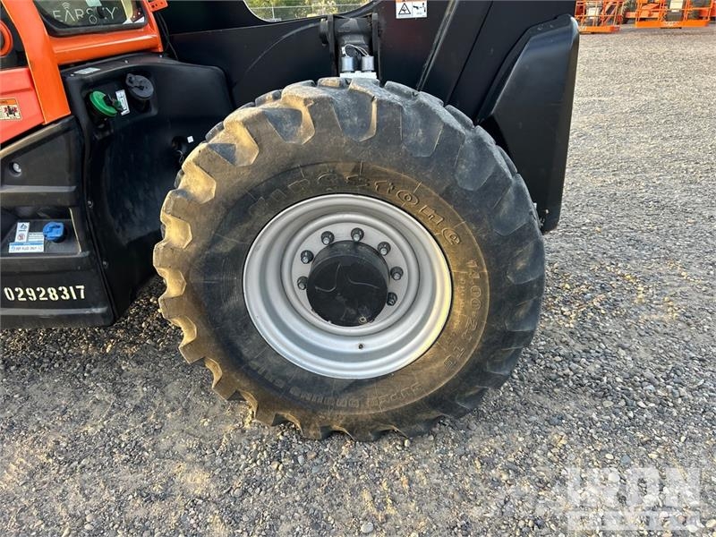 JLG 1055 مناولات متداخلة