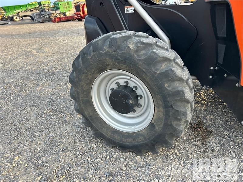 JLG 1055 مناولات متداخلة