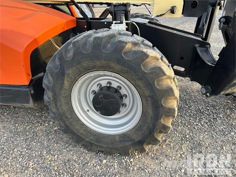JLG 1055 مناولات متداخلة
