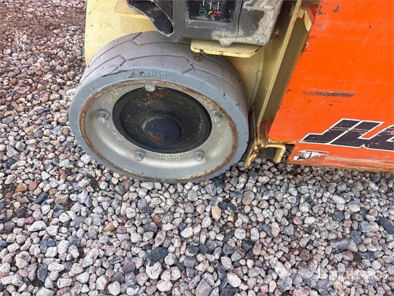 JLG 1230ES Vertical Mast Lift (Inoperable) Vertical mast lifts