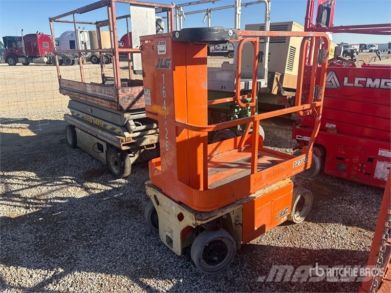 JLG 1230ES Vertical Mast Lift (Inoperable) Vertical mast lifts