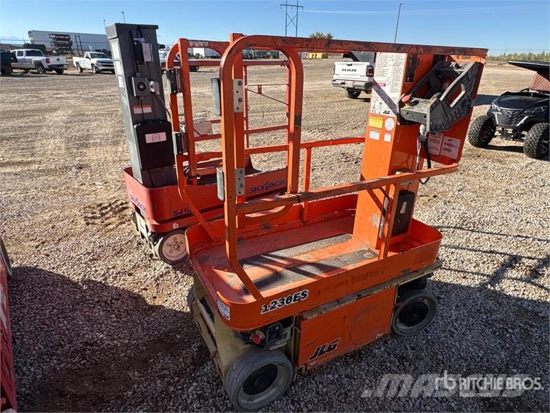 JLG 1230ES Vertical Mast Lift (Inoperable) Vertical mast lifts