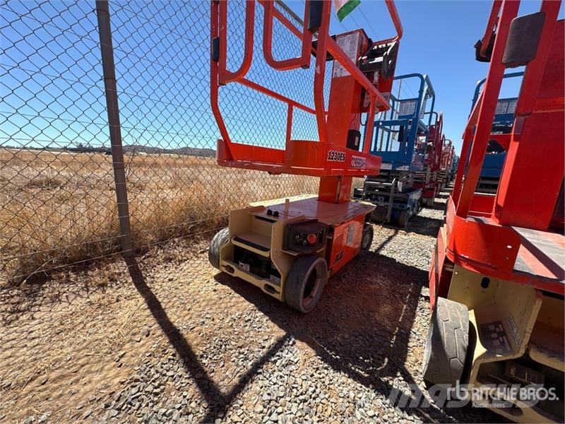 JLG 1230ES Vertical Mast Lift Personel Platformları ve Cephe Asansörleri