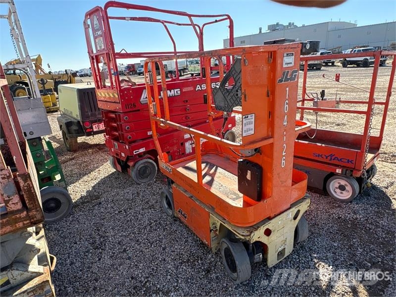 JLG 1230ES Vertical Mast Lift (Inoperable) Vertical mast lifts