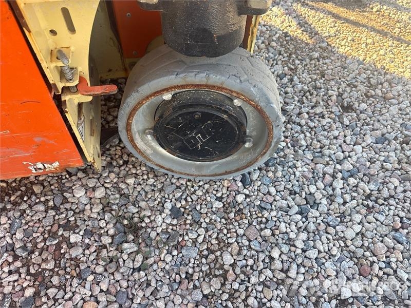 JLG 1230ES Vertical Mast Lift (Inoperable) Vertical mast lifts