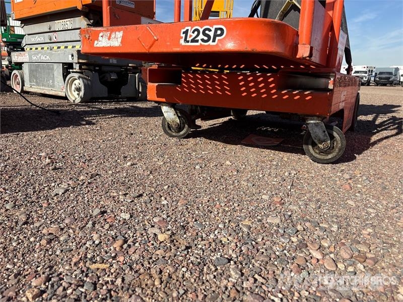 JLG 12SP Vertical Mast Lift 客货电梯
