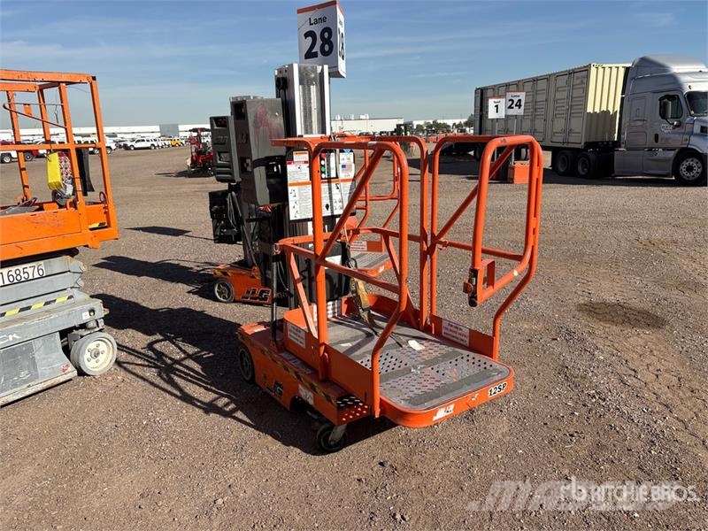 JLG 12SP Vertical Mast Lift Вертикальні щоглові підйомники