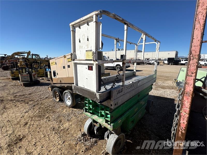JLG 2032ES Electric Scissor Lift (Inoperable) 剪叉式升降机