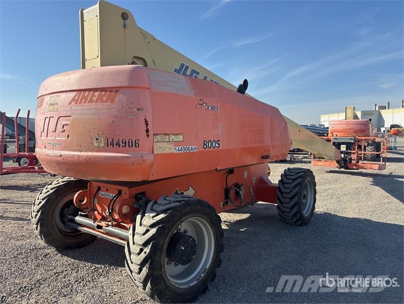JLG 2WD Dual Fuel Articulating Boom Lift Articulated boom lifts