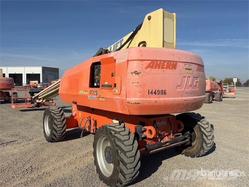 JLG 2WD Dual Fuel Articulating Boom Lift Articulated boom lifts