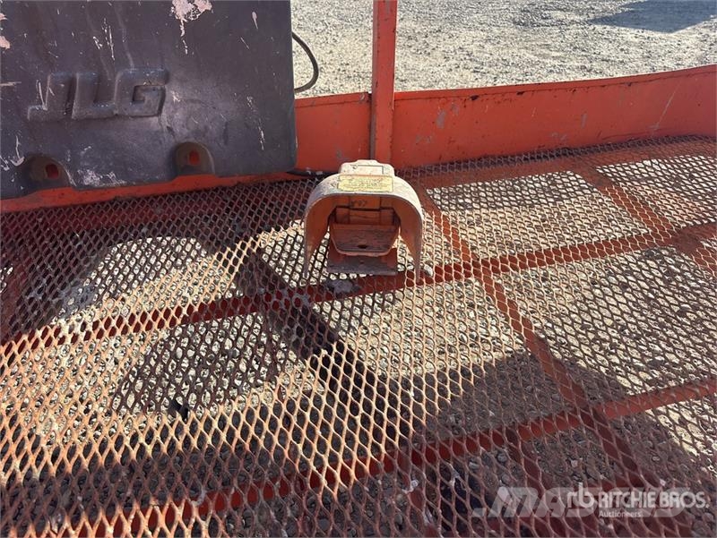 JLG 2WD Dual Fuel Articulating Boom Lift Articulated boom lifts