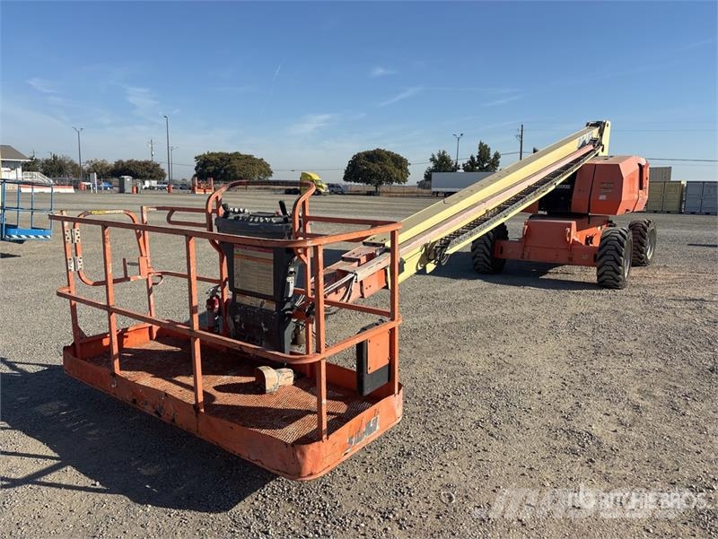JLG 2WD Dual Fuel Articulating Boom Lift Articulated boom lifts