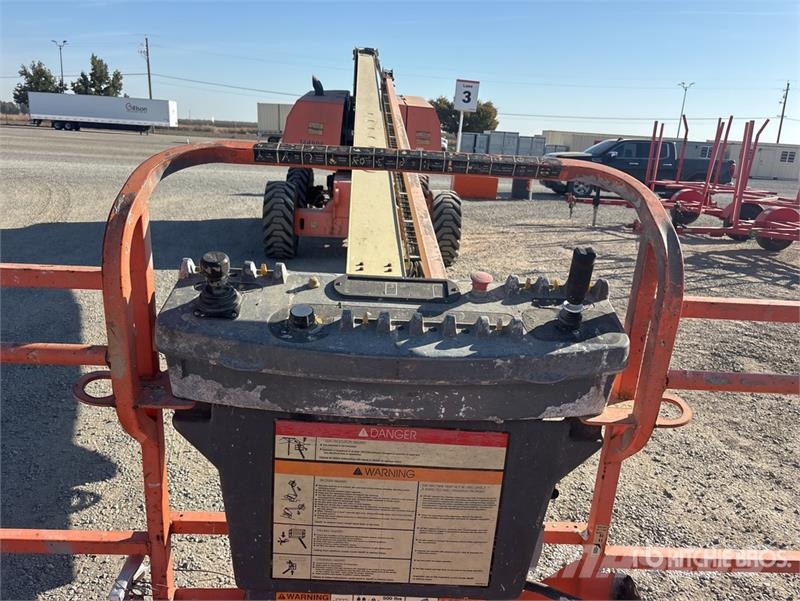 JLG 2WD Dual Fuel Articulating Boom Lift Articulated boom lifts