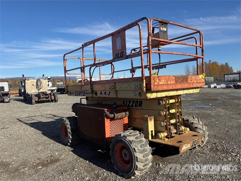 JLG 33 RTS 4x4 Dual Fuel Scissor Lift Saxliftar